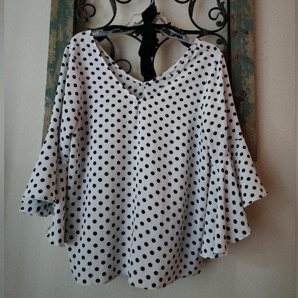 Green Envelope Wht/Blk Polka Dot Blouse W/Bell Sleeves Size M. NWOT - Picture 2 of 7
